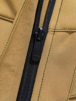 Ветровка женская софтшелл виндстоппер с капюшоном спортивная горчичного цвета 9616_1G