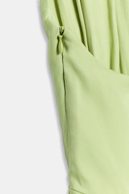 VESTIDO ASIM?TRICO SATINADO NUDO / Verde