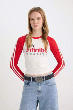 Приталенная футболка приталенного кроя с круглым вырезом и длинными рукавами с принтом