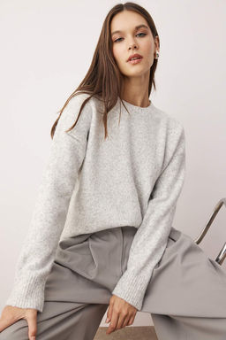 Wardrobe Essentials Gri Yun Kar?s?ml? Tuylu Premium Iplik Genis Kal?p Triko Kazak | TWOAW26KZ00125 - Trendyolmilla фото 2