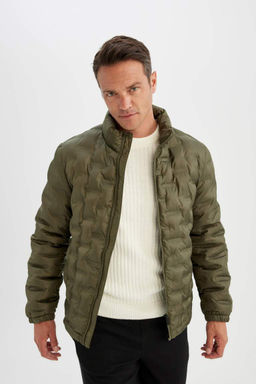 Облегающая куртка-пуховик с водоотталкивающим воротником-стойкой