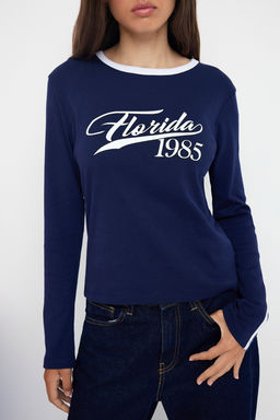 Lacivert Slogan Bask?l? Serit Detayl? Vucuda Oturan Bisiklet Yaka Esnek Orme T-Shirt TWOAW26TS00015