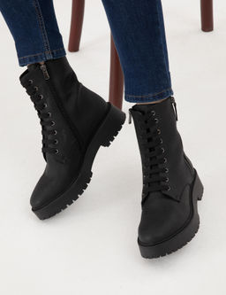 Siyah Ba_c_kl_ Desenli Bot