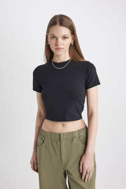 Базовая футболка классного кроя с короткими рукавами