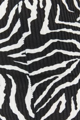 Siyah Zebra Desenli Y?rtmac Detayl? Yuksek Bel Straigth Esnek Orme Pantolon TWOSS22PL0243