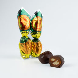 Шоколадные конфеты Абрикосы в шоколаде с грецким орехом (фантик) - Петербургская коллекция фото 2