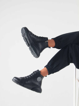 Ботинки 213.ariyabl. black/Байка