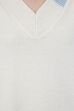 Ekru Yumusak Dokulu Atk?l? Triko Kazak TWOAW25KZ00205