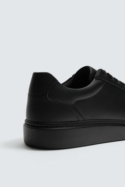ZAPATILLA VOLUMEN MONOCOLOR / Negro