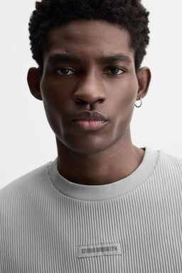 TEXTURED PATCH T-SHIRT - Zara фото 6