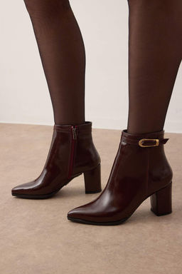 Bordo Toka Detayl? Sivri Burun Blok Topuklu Bilekte Kad?n Bot TAKAW26BO00059 Bordo Toka Detayl? Sivri Burun Blok Topuklu Bilekte Kad?n Bot TAKAW26BO00059