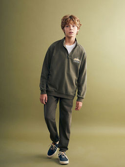 Dik Yaka Erkek ?ocuk Sweatshirt