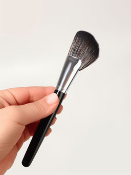 Кисть для макияжа контуринга лица, 18 см, чёрная