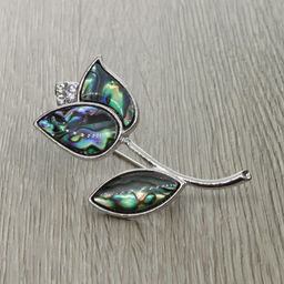 Брошь-подвеска "Тюльпан" со вставкой из гелиотиса и ювелирного сплава