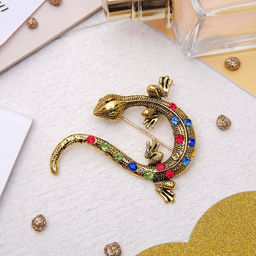 Брошь со стразами «Ящерица», разноцветная в чернёном золоте