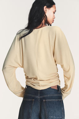 CAMISETA DRAPEADO LATERAL / Mantequilla - Zara фото 5