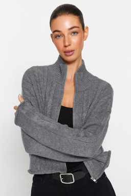 TRENDYOLMILLA Tas Crop Yumusak Dokulu Fermuarl? Sac Orgulu Triko H?rka TWOAW24HI00202