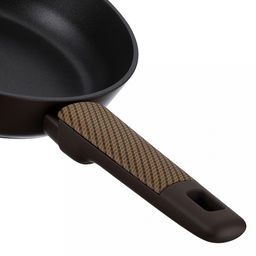 Сковорода с антипригарным покрытием Brownie д28см, h5,8см, s2,8мм, дно д3,5мм, индукционное дно д22см, алюминий, бакелитовая ручка с покрытием soft-touch, Regent (Китай) Подходит для всех видов плит, включая индукционную. - Домашняя мода фото 4