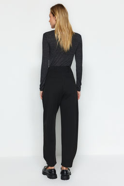 TRENDYOLMILLA Siyah Pileli Genis/Rahat Kesim Yuksek Bel Havuc Fit Interlok Orme Pantolon TWOAW24PL00143  фото 5