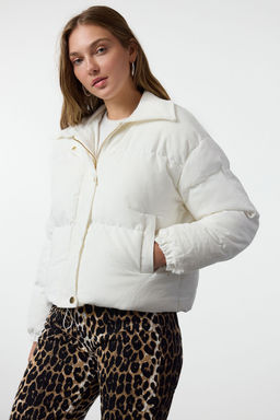 Ekru Oversize Kal?p Gomlek Yaka Fitilli Kadife Sisme Mont TWOAW25MO00230