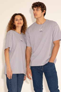 Серая удобная футболка с круглым вырезом Неожиданная скидка в корзине