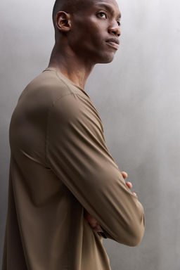 BASIC TECHNICAL LONG SLEEVE T-SHIRT