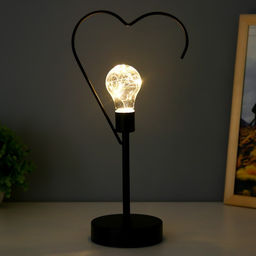 Ночник настольный Сердце LED от батареек 3хААА черный 11?16.5?36.4 см RISALUX