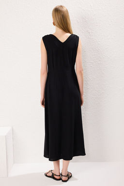 TRENDYOLMILLA Siyah Dugmeli Kolsuz Midi Dokuma Gomlek Elbise TWOSS24EL00442 фото 12