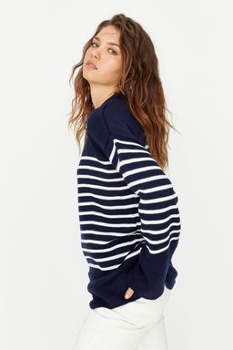TRENDYOLMILLA Lacivert Oversize Cizgili Triko Kazak TWOAW23KZ01031