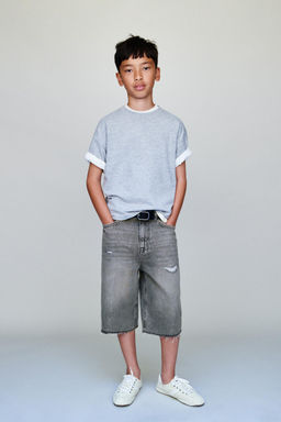 BERMUDA DENIM WIDE FIT ROTOS / Gris claro