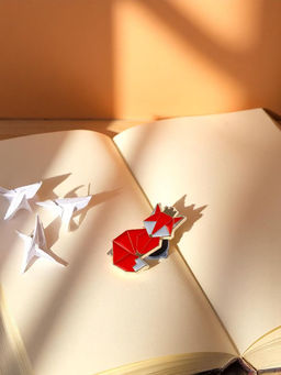 Значок Графичные животные лиса, оранжево-белый в золоте