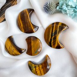 Месяц из Тигрового глаза