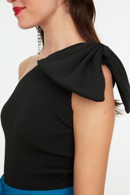 Siyah Tek Kol Fiyonk Detayl? Triko Bluz TPRSS22BZ0166