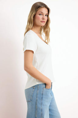TRENDYOLMILLA Siyah V Yaka Regular/Normal Kal?p Orme T-Shirt TWOSS25TS00196  фото 10