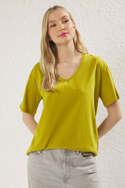 Yag Yesili %100 Pamuk Oversize/Genis Kal?p V Yaka Orme T-Shirt TWOSS23TS00003
