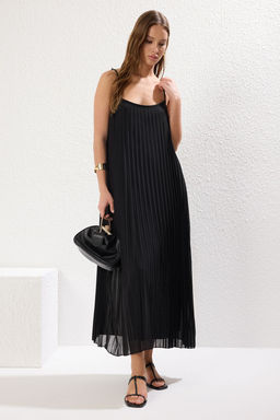 TRENDYOLMILLA Siyah Duz Y?rtmacl? Maxi Piliseli A-line Esnek Orme Elbise TWOSS25EL00170 фото 7