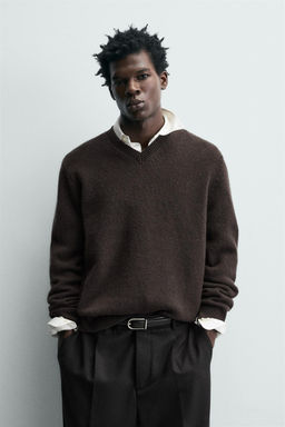 100% WOOL V-NECK JUMPER LIMITED EDITION