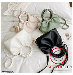 Женская маленькая однотонная сумка на плечо