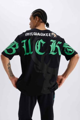 DeFactoFit NBA Milwaukee Bucks Oversize Genis Kal?p Bisiklet Yaka K?sa Kollu Tisort