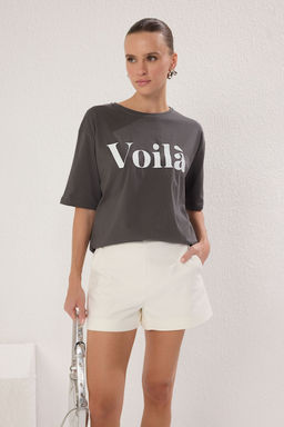 TRENDYOLMILLA Ekru %100 Pamuk Slogan Bask?l? Oversize/Genis Kesim Orme T-Shirt TWOSS25TS00179 фото 2