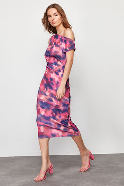 Cok Renkli Bask?l? Vucuda Oturan Kay?k Yaka S?f?r Kol Esnek Orme Midi Kalem Elbise TWOSS24EL00662