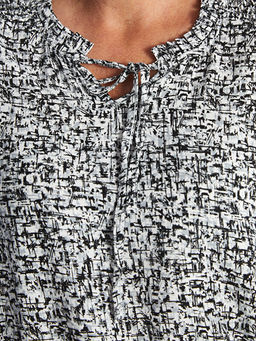 Ba?lamal? Yaka Desenli Kad?n Bluz