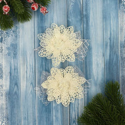 Цена за 2 шт. Ёлочные игрушки 2 шт. Зимнее волшебство. Бантик с пышным цветком пластик, 119 см, белый фото 3