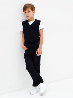 Темно-синий вязаный жилет для мальчика