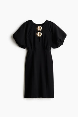 Vestido con detalles decorativos