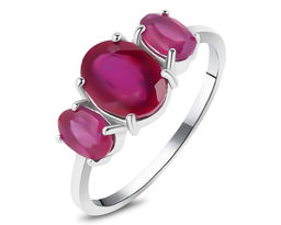 Кольцо, 1 рубин корунд овал 7х9 мм/2.23 ct. , 2 рубин корунд овал 4х6 мм/1.15 ct., Вивьен