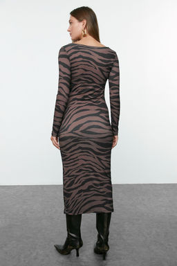 TRENDYOLMILLA Cok Renkli Animal Midi Zebra Bask?l? Fitted/Vucuda Oturan Maxi Esnek Orme Elbise TWOAW25EL00530  фото 5