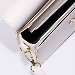 Сумка женская мессенджер на магните, 22×6×12 см, белая