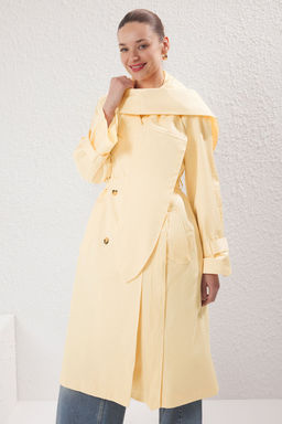 Trendyolmilla Ac?k Sar? Yakas? Sall? Kruvaze Oversize Uzun Trenckot TWOSS25TR00021  фото 2