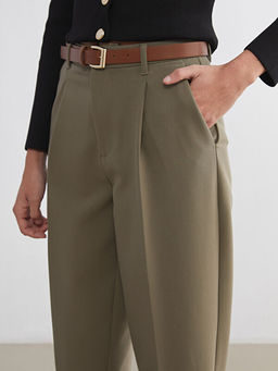 Beli Kemerli Havu? Kesim Kad?n Pileli Pantolon